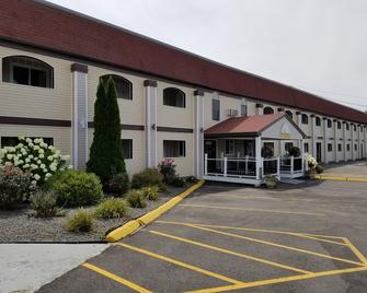 All Seasons Inn & Suites - Bourne - Building