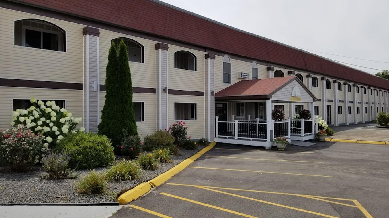 All Seasons Inn & Suites