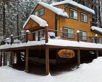 Peaceful, Private Cabin overlooking the Clearwater River. Dbl occ rates - Orofino - Building