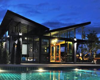 فاميلي هاوس زين بوتيك ريزورت - باي - حوض السباحة