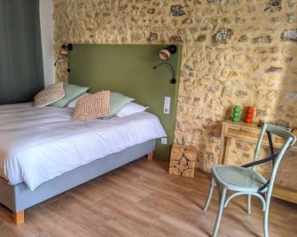 Chambre sur Jardin Avec Jacuzzi Privatif L'été et Terrasse - Darvault - Schlafzimmer