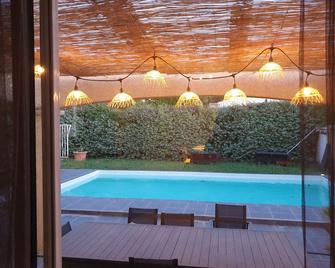 Air-conditioned Provencal house, swimming pool and pétanque court 100 m'away - Saint-Mamert-du-Gard - Piscina