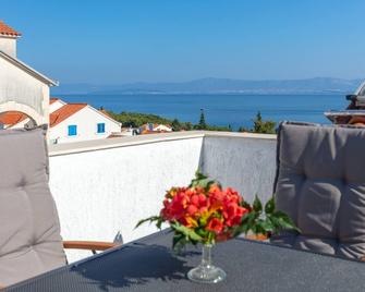 Holiday Home Lukrecia - Supetar - Balkon