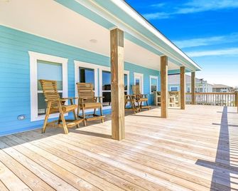 Tide's Up Sand Castle Home home - Crystal Beach - Hol