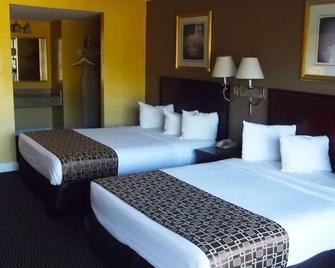 Ambassadors Inn & Suites - Virginia Beach - Bedroom