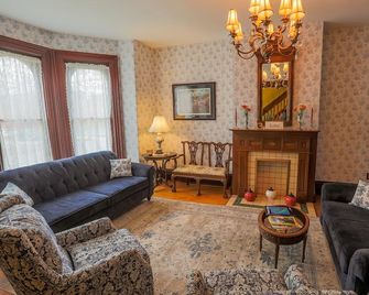 Victoria Inn - Erie - Wohnzimmer