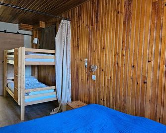 Cozy chalet for 9, large balcony, near slopes, private parking - Pra-loup - Chambre