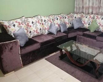 The Rhine Guest House-Eldoret - Eldoret - Living room