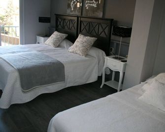 Hotel L'Ast - Banyoles - Schlafzimmer