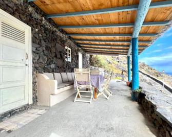 Casa Cueva con fascinantes vistas al mar y barbacoa - Valverde - Balcony