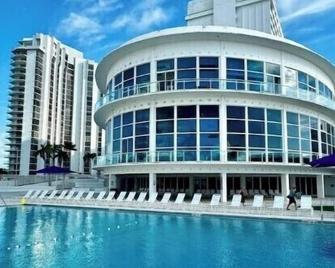 Beachfront Property Pool Gym Tennis Miami Beach! - Miami Beach - Building