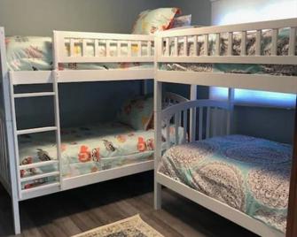 Lakelure Cottages - Walleye - Ludington - Bedroom