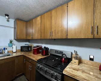 Clean & Cozy - La Crosse - Kitchen