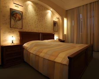 Gloria Hotel - Tsjeljabinsk - Slaapkamer