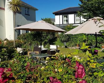 Rose Court Holiday Apartments - Torquay - Patio