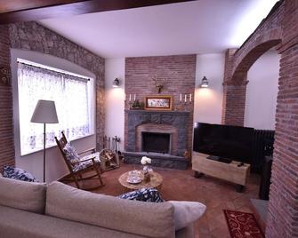 Villa Caterina, alle pendici del Vulcano Etna - Viagrande - Soggiorno