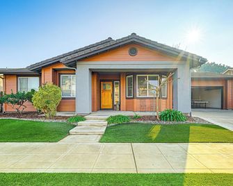 26 Mi to Fresno: Pet-Friendly Home in Reedley! - Reedley - Building