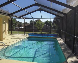 Weeki Wachee Villa Home From Home - Weeki Wachee - Pool