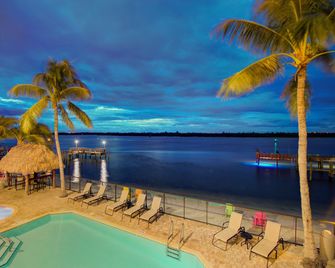 Hutchinson Island Plaza Hotel and Suites - פורט פירס - בריכה