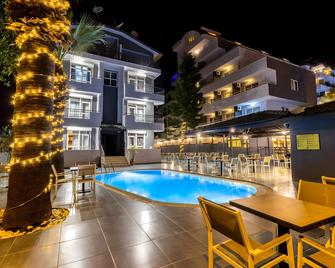 Akdora Elite Hotel & Spa - Side - Pool