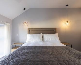 Standard Apartment with Street View Ground Floor at Rooms at the Lower House - Dungannon - Bedroom