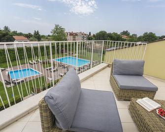 Maj Premium Residence - Parenzo - Balcone