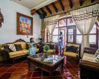 HostPal Casa Colonial Taxco centro - Taxco - Living room
