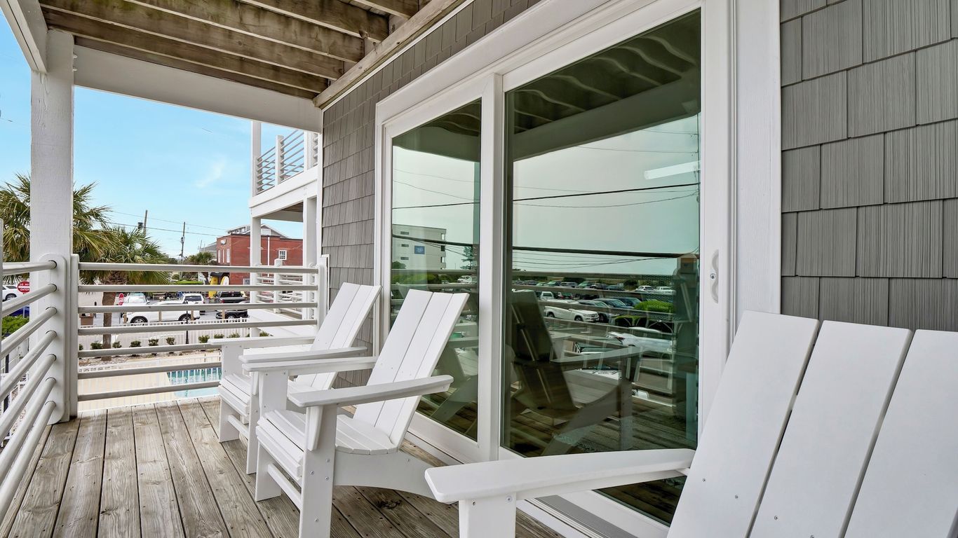 Sandpeddler Inn & Suites