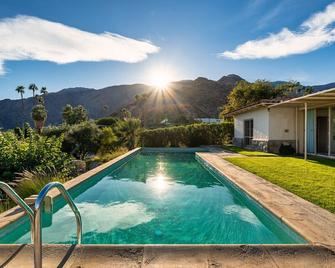 Cielo Vista | Vintage Palm Springs Getaway - Palm Springs - Bể bơi