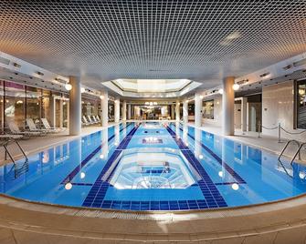 Hotel Aro Palace - Braşov - Bể bơi