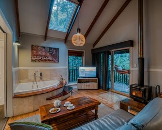 Narrows Escape Rainforest Retreat - Montville - Stue
