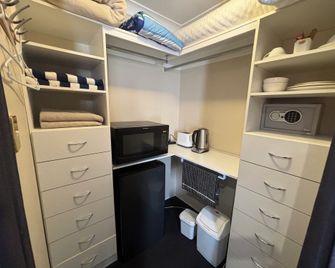 Ocean Reef Homestay - Mullaloo - Kitchen