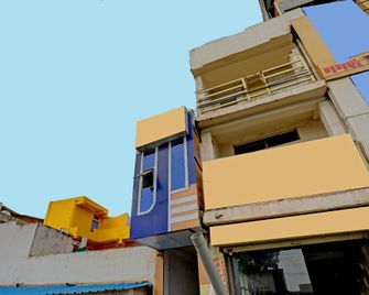 Spot On Rs Guest House - Katni - Building