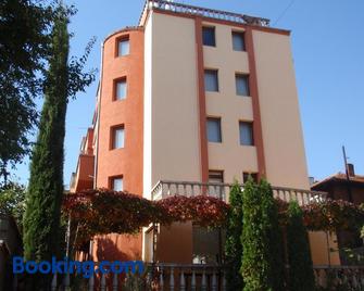 Family Hotel Saint Iliya - Burgas - Building