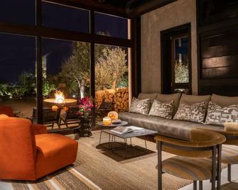 Pereh Mountain Resort - Gadot - Living room