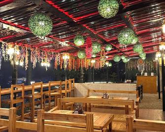 Ahava Kasol Riverside Cafe and Cottages - Kasol - Restaurante