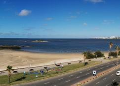 Apartment in front of the beach - Montevideo