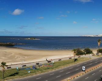 Apartment in front of the beach - Montevideo