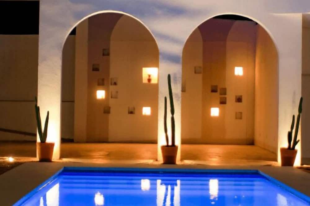 روكا هوتل بوتيك - بوا بيستا - حوض السباحة