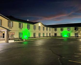 Delavan Inn and Suites - Delavan - Budova
