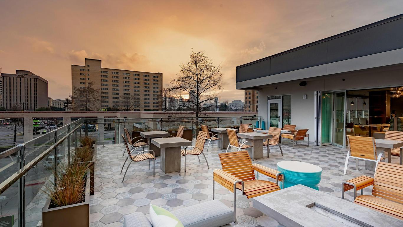 إليمنت دالاس داون تاون إيست