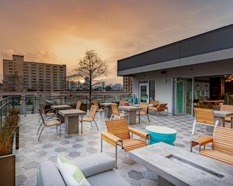 Element Dallas Downtown East - Dallas - Balcony