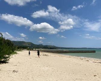 Hokohouse - Kin - Beach