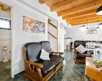 Stunning Home In Drinovci With Sauna - Drinovci - Sala de estar