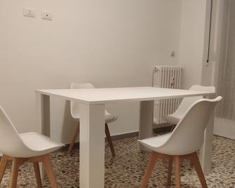 Torino Cozy Lodge - Torino - Sala pranzo