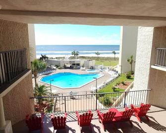 Sugar sand beaches just outside your door, all the comforts of home, inside! - Panama City Beach - Balcón