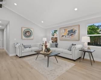 Entirely remodeled, 4/bdrm 3/bth ultra-modern ranch-style home ! - Pleasanton - Living room