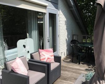 Luxury apartment in the most beautiful location of Oostkapelle! - Oostkapelle - Патіо