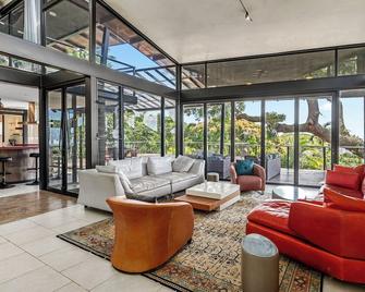 Tantalus Glass House by Gather Modern Honolulu Retreat - Honolulu - Lounge