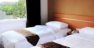 Nozz Hotel - Semarang - Schlafzimmer